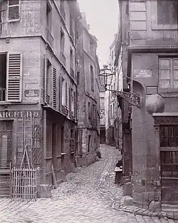 La rue vers 1865, au niveau de la rue des Ursins (photographie de Charles Marville).