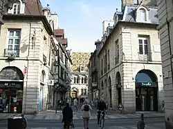 Rue Stéphen Liégeard, et hôtel Aubriot au fond