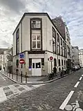 Ancienne mégisserie, à l'angle avec la rue Gustave-Geffroy.