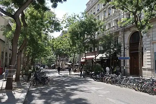 Vue depuis la rue de Belleville.