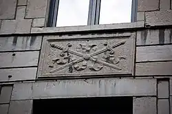 Deux épées croisées, au no&nbsp;43.