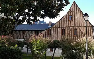 Logis des Huit-Pies, rue Georges-Courteline