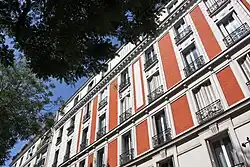 Une façade de la rue Saint-Sébastien.