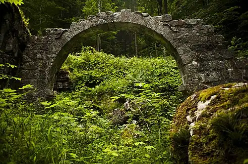 Arche de l'ancien martinet, près du pont du Martinet.