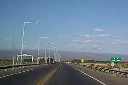 La route 20 traversant le río San Juan.