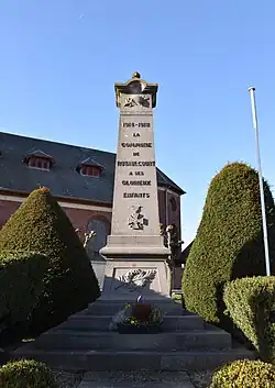 Le monument aux morts.