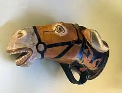 Rython en forme de tête de mule. Peintre de Brygos, v. 480. Musée de l'Ermitage.