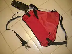 Photographie montrant un sécateur électrique de marque électrocoup, fabriqué par la société infaco, créée par Daniel Delmas, inventeur du sécateur.