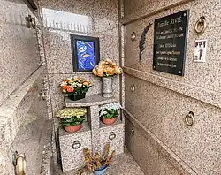 Intérieur de la sépulture.