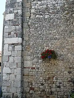 Différents types d'appareils dans les murs.