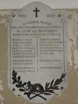 Plaque M-Z monument aux morts dans l'église.