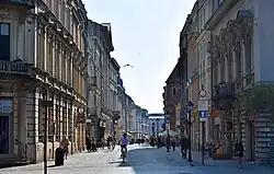 La rue vue depuis les Planty (du nord)