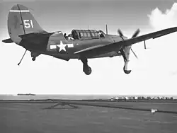 Helldiver SB2C-1C de la VB-15 se posant sur l'USS&nbsp;Essex&nbsp;(CV-9) (1944).