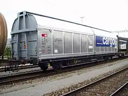 Wagon couvert Hbillns à parois métalliques coulissantes des CFF.