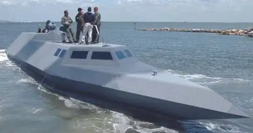 Navire de guerre semi-submersible des SEAL, SEALION II, révélé en 2014.