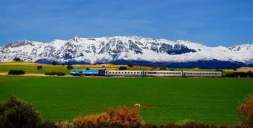 Locomotive GT36HCW avec ses voitures.