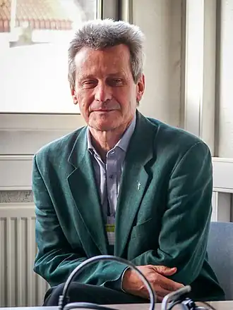 Thierry Magnin (1954-), physicien et théologien.