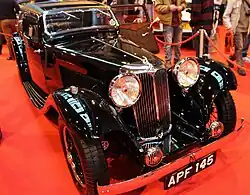 SS 1 construite en 1933. Elle a les marchepieds et les ailes classiques comme à sa sortie d'usine.