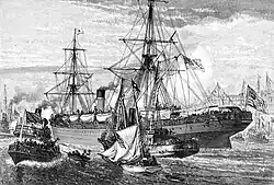 dans le port, le steamer, gros vapeur bardé de cheminées et de mâts, sur fond de bateaux au mouillage