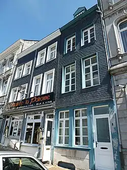 de gauche à droite : nos&nbsp;10,9,8