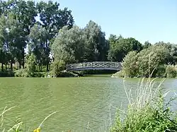 Pont sur le lac, parc de Saint-Palais.