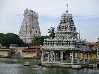 Le temple Thanumalayan à Suchindram&nbsp;(en), temple shivaïte dédiée à la Trimurti.