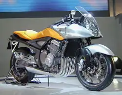 6 cylindres de Suzuki Stratosphere&nbsp;(en)