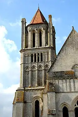 Photographie d'un clocher gothique.