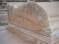 Théâtre de Sabratha, dauphin