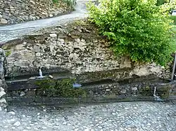 Abreuvoirs dans le village.