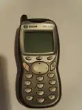 Un téléphone mobile (MW 3020).