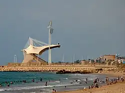 Le stade vu de profil.