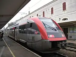…et autorail X 73500.