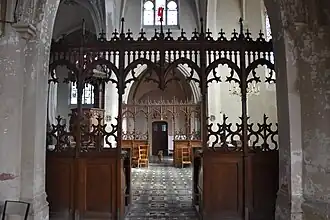 Le nef côté porche.