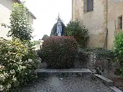 Statue à proximité de l'église.