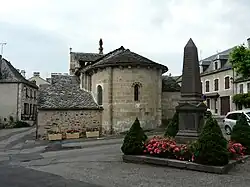 Place dans le bourg de Saint-Étienne-de-Chomeil.