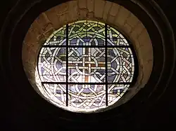 Le vitrail du chœur.