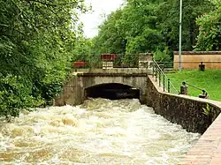Saint-Amand-en-Puisaye, le pont sur la Vrille en crue, 1er juin 2016