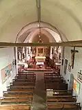 Saint-Aubin-des-Landes : église paroissiale, vue intérieure, la nef vue de la tribune