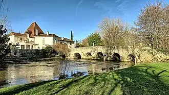 Vieux pont sur la Rizonne.