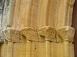 Chapiteaux sculptés du portail occidental.