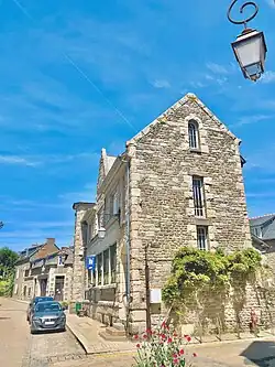 … place du Centre.