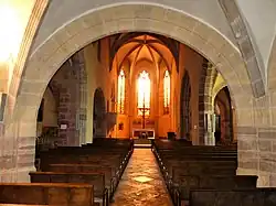 La nef et le chœur.