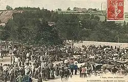 Foule lors d'un marché.