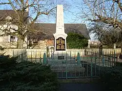 Le monument aux morts en 2012.