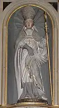L'église paroissiale : retable du maître-autel, statue de saint Golven.
