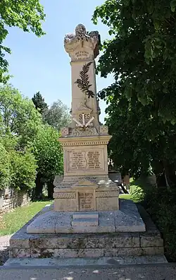 Le monument aux morts.