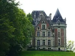 Le château de Puycharnaud.