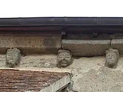 Modillons de la façade sud.