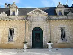 La façade, côté cour.